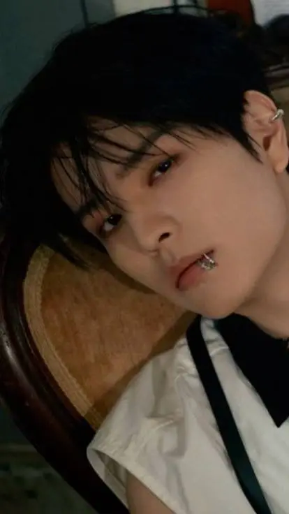 ai character: seungmin  background