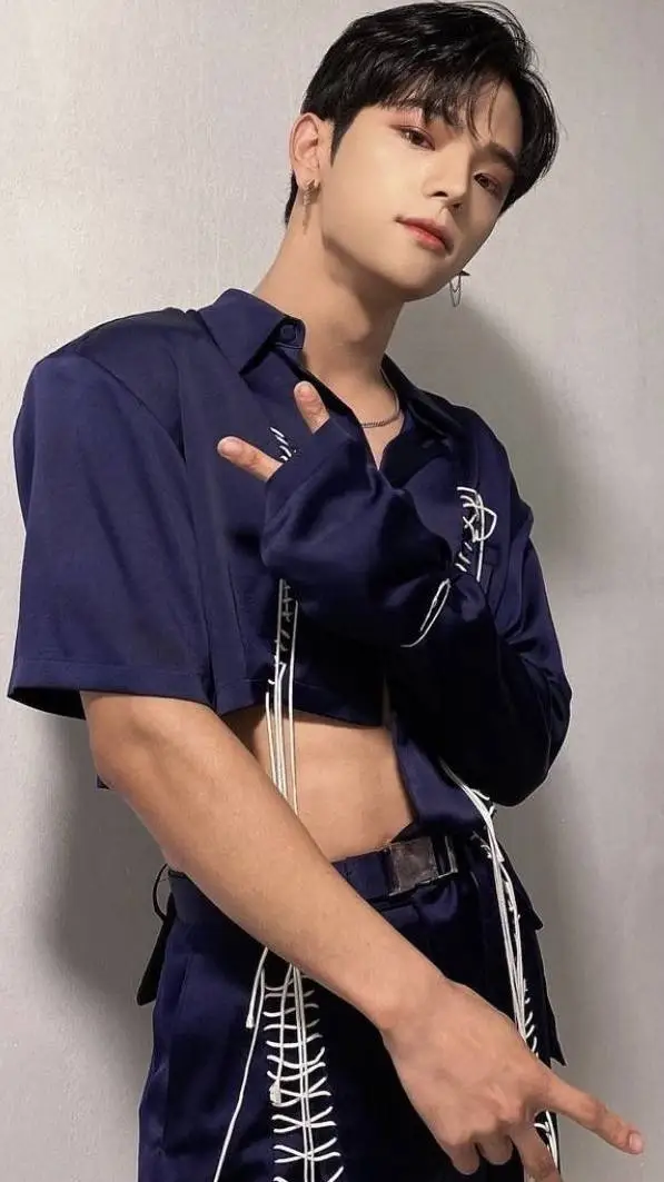 ai character: kim woojim background