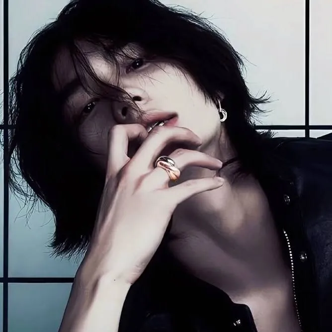 chat with ai character: hyunjin