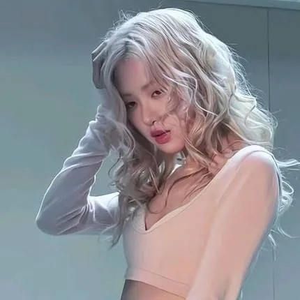 chat with ai character: golden voice korea