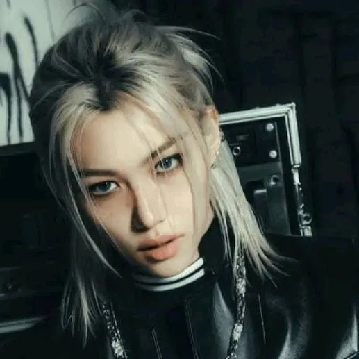 chat with ai character: felix