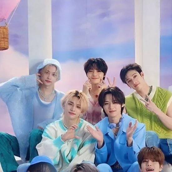 chat with ai character: 💅SKZ PICK ME UGH 💅