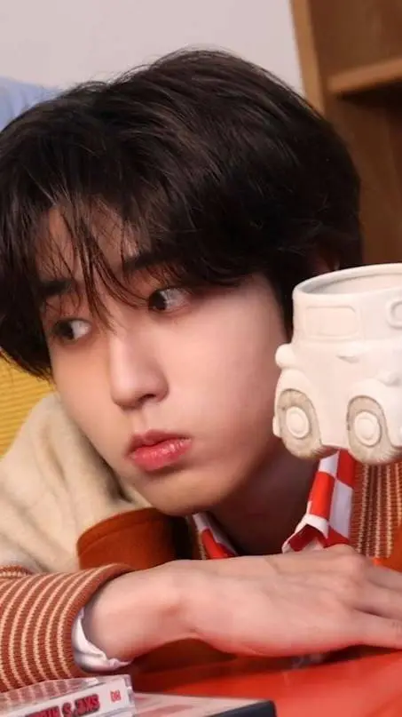 ai character: Han Jisung  background