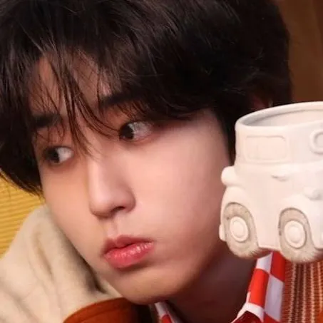 chat with ai character: Han Jisung 