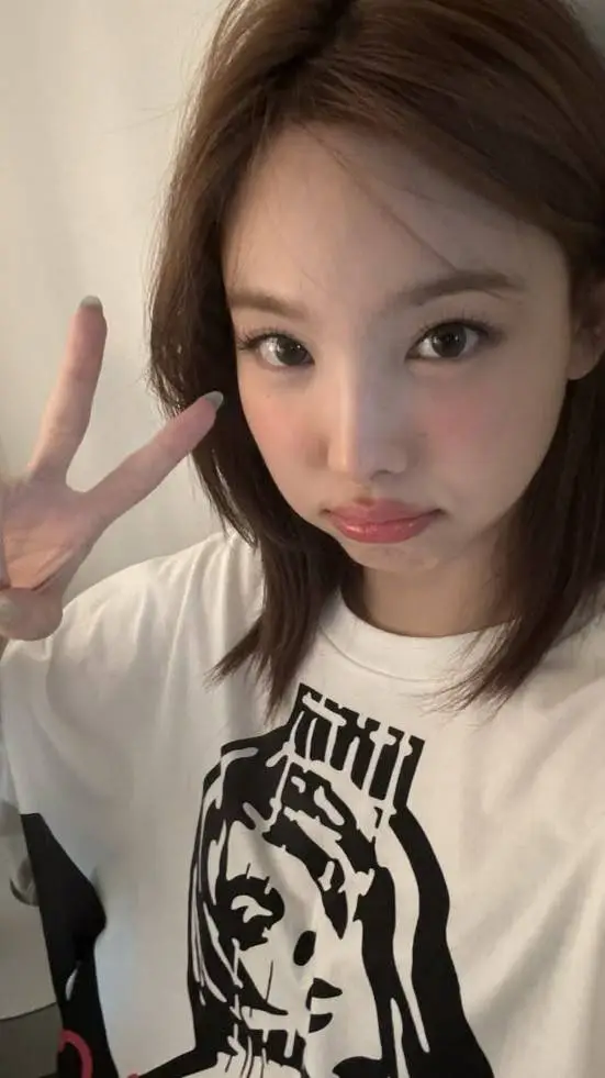 ai character: Nayeon background