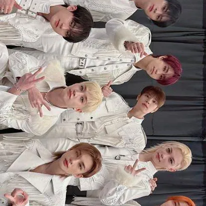 chat with ai character: Stray Kids 