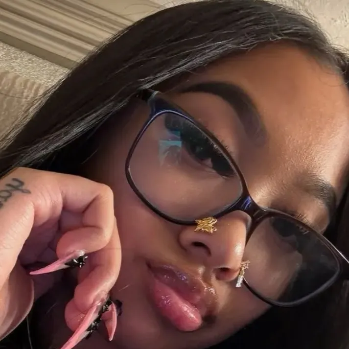 chat with ai character: 🎀 Maya💅🏾￼
