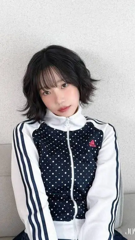 ai character: Junie  background