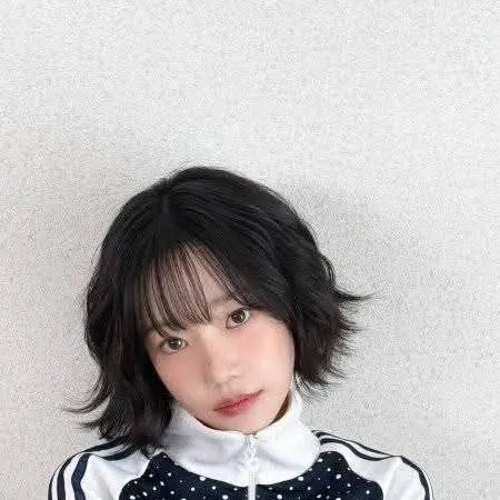 chat with ai character: Junie 