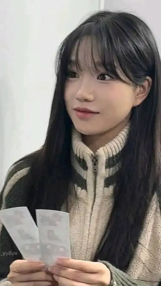 ai character: Junie  background