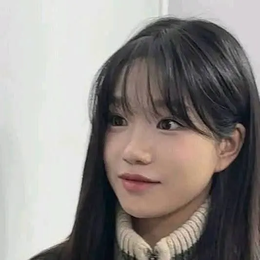 chat with ai character: Junie 