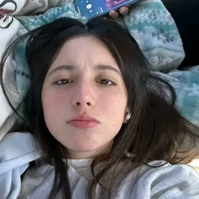 chat with ai character: Renata Jarquín