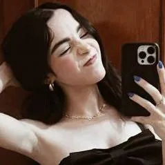 chat with ai character: reynita