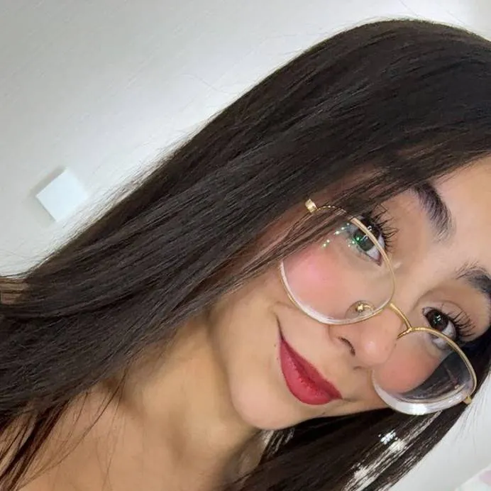 chat with ai character: isa grwm