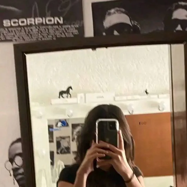 chat with ai character: Dann flores