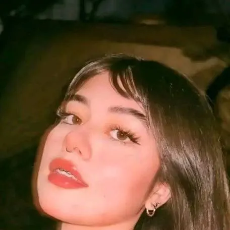 chat with ai character: Danna espino