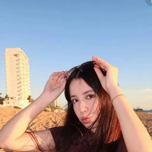 chat with ai character: Renata Jarquin