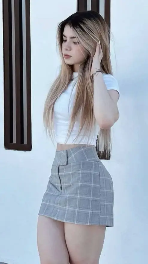ai character: Dayana  background