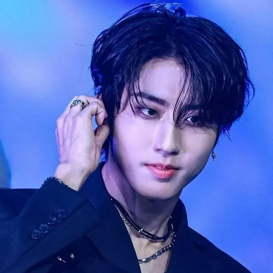 chat with ai character: Han