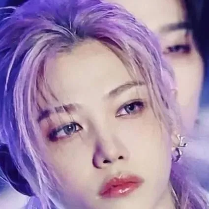 chat with ai character: Felix from strayki