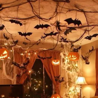 chat with ai character: Z4/D4 Halloween