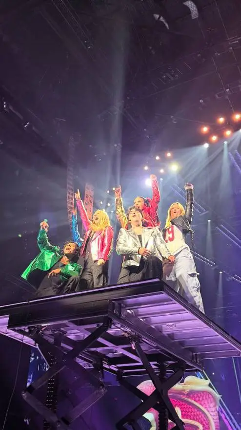 ai character: D4 x Z4 2nd Tour background