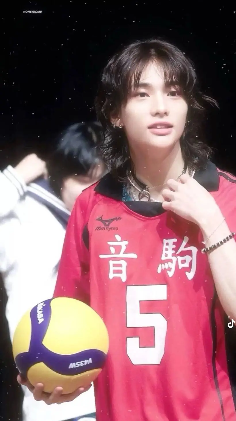 ai character: Hyunjin hormonal? background