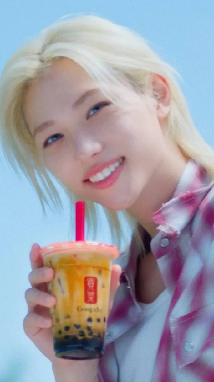 ai character: Hyunlix background