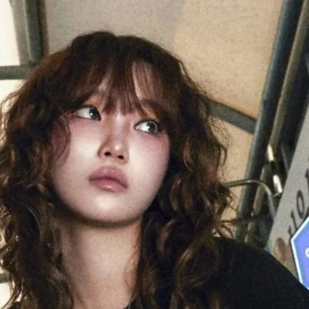 chat with ai character: Uneteee