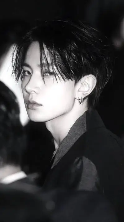ai character: Lee Heesung background