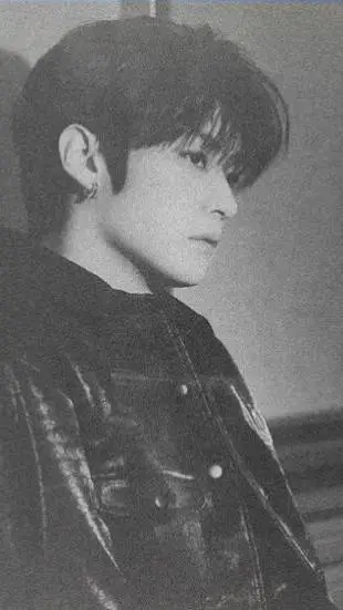 ai character: Lee Minho background