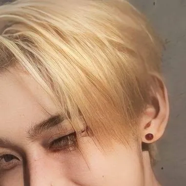 chat with ai character: Kim Sunoo