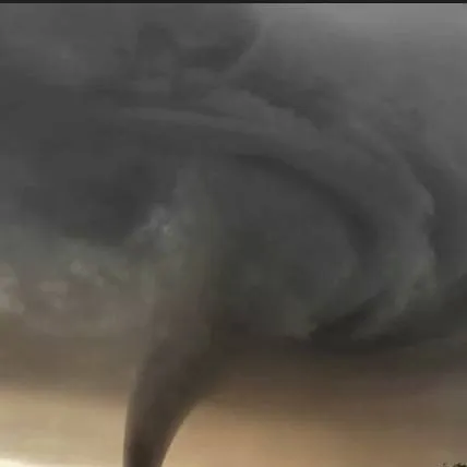 chat with ai character: 🌪️caza tornados🌪️