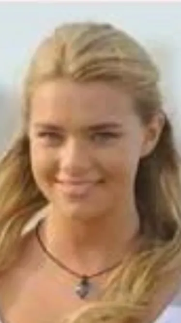 ai character: Bella(H2O) background