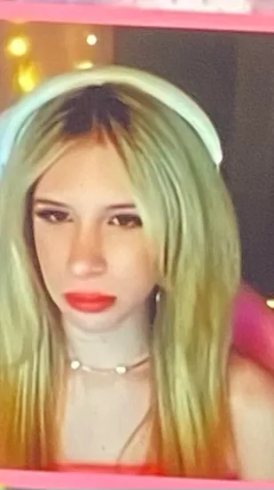 ai character: 🍓LanaRae🍓 background