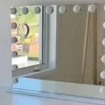 chat with ai character: vanity