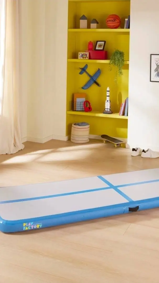 ai character: Airtrack smyths  background