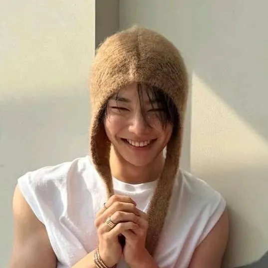 chat with ai character: Yang Jeongin (I.N)