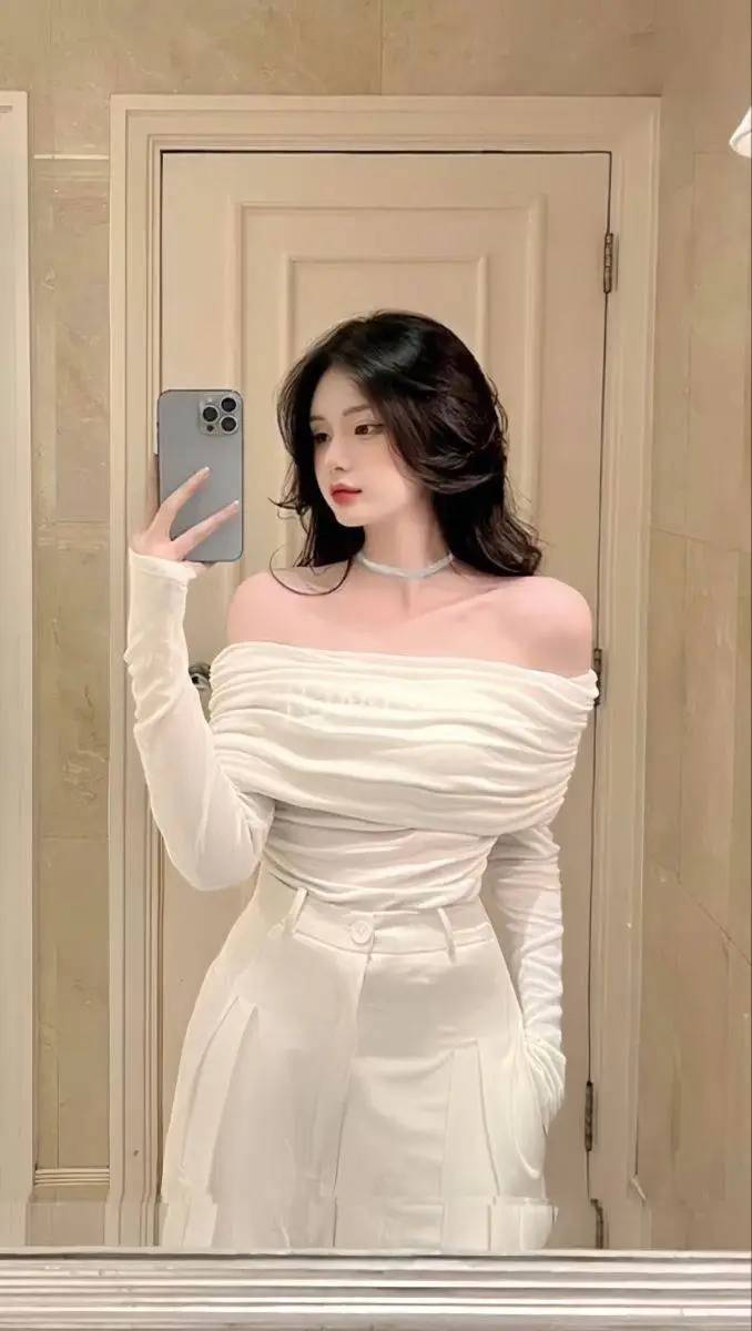 ai character: Ayumi background