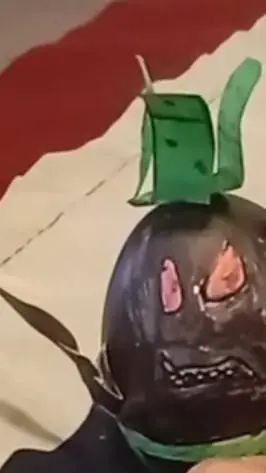 ai character: EL SEÑOR EGG background