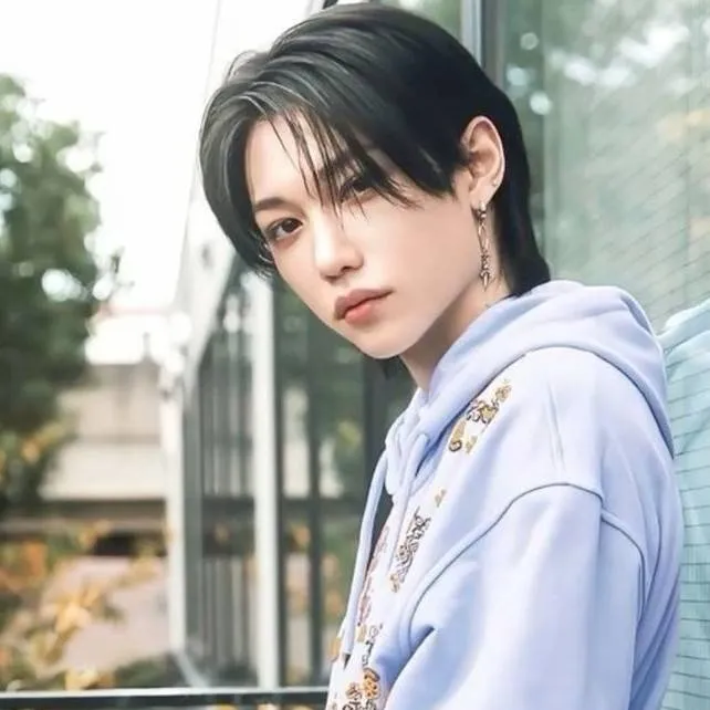 chat with ai character: Felix 