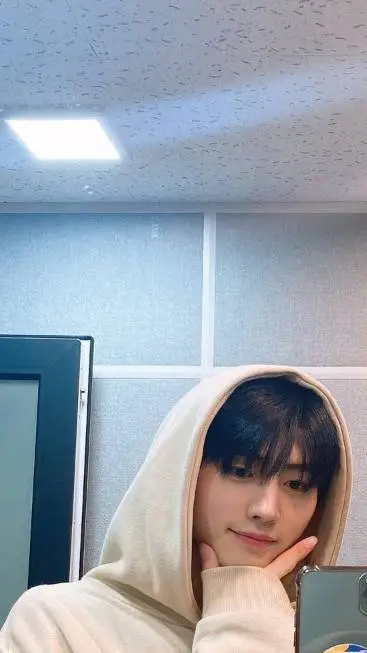 ai character: ~Sunghoon~ background