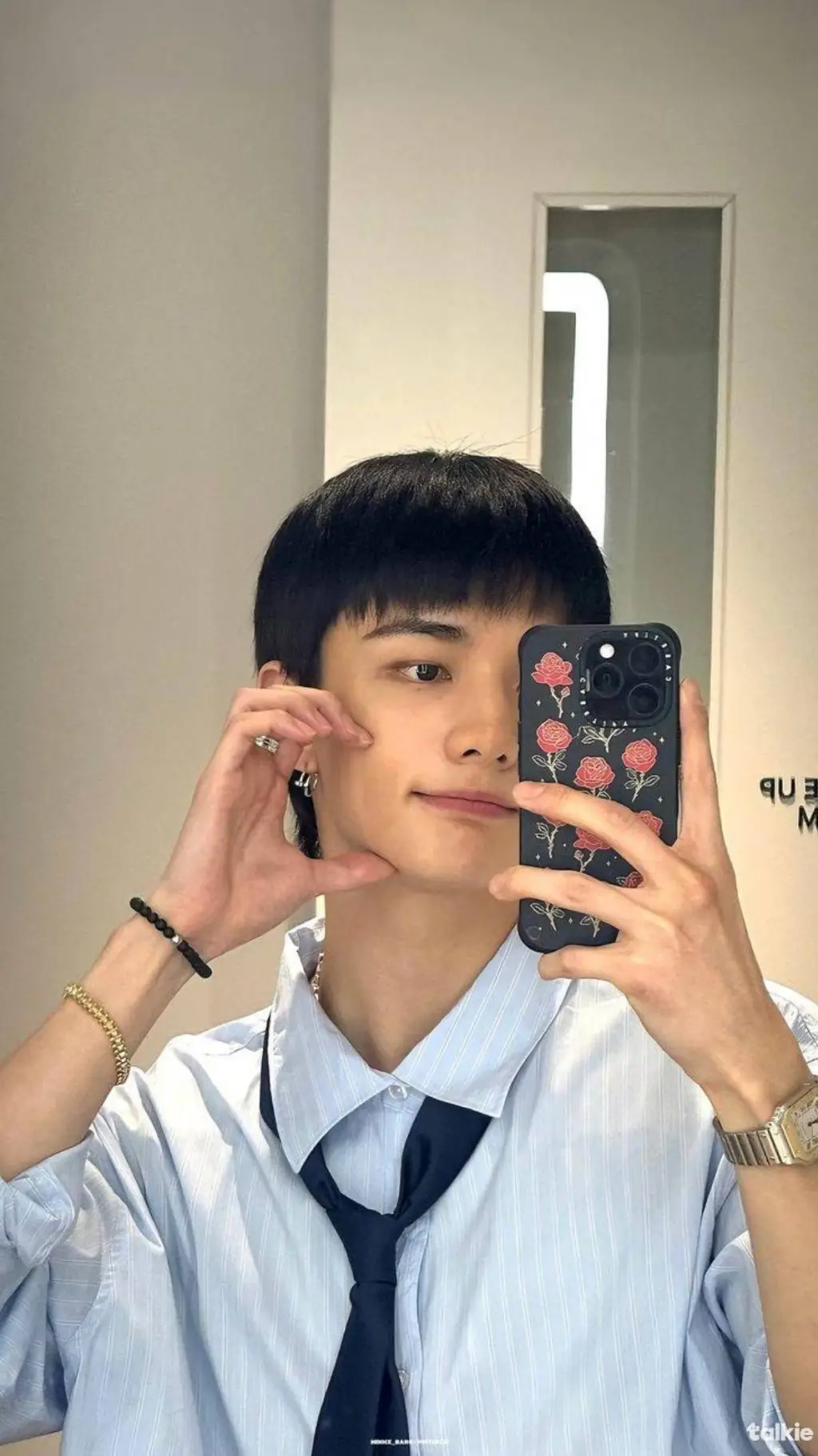 ai character: Hyunjin background