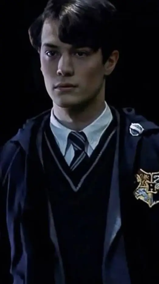 ai character: Tom Riddle  background