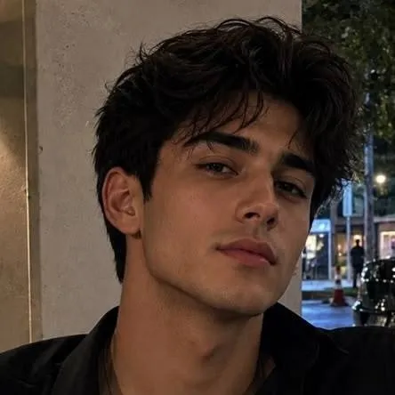chat with ai character: Elijah
