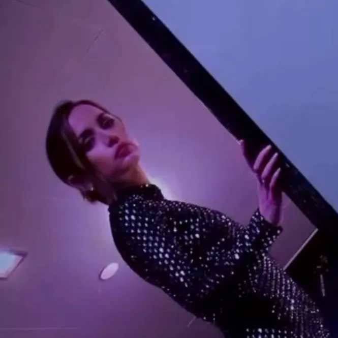 chat with ai character: Ana D Armas