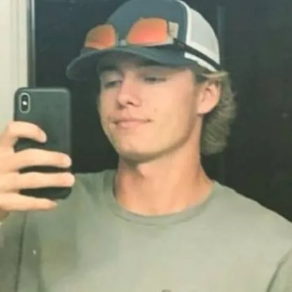 chat with ai character: Tyler