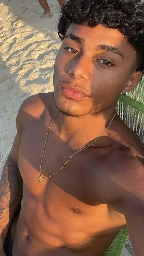 ai character: Noah  background