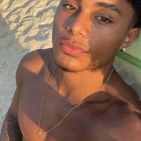 chat with ai character: Noah 