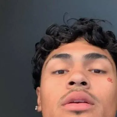 chat with ai character: Logan